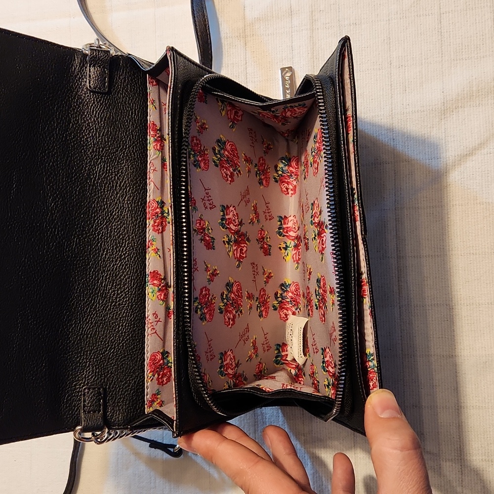 Betsey Johnson Heart Crossbody - Picture 5 of 5